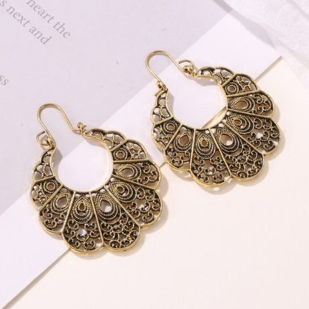 📢 4/$15 Lace Mandala Hoop Earrings